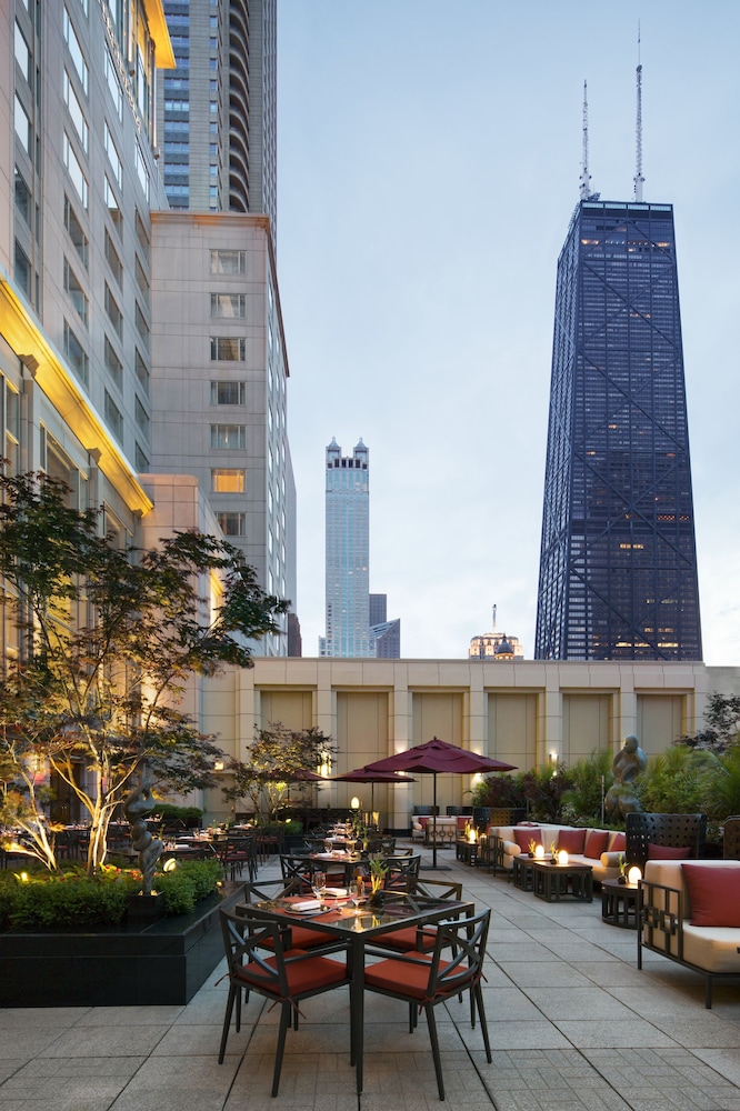 The Peninsula Chicago — Restaurant & bars in Chicago, Illinois