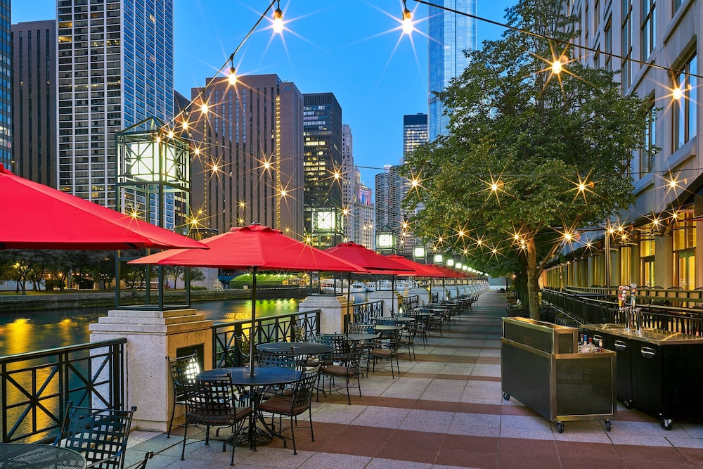Sheraton Grand Chicago Riverwalk — Restaurant & bars in Chicago, Illinois