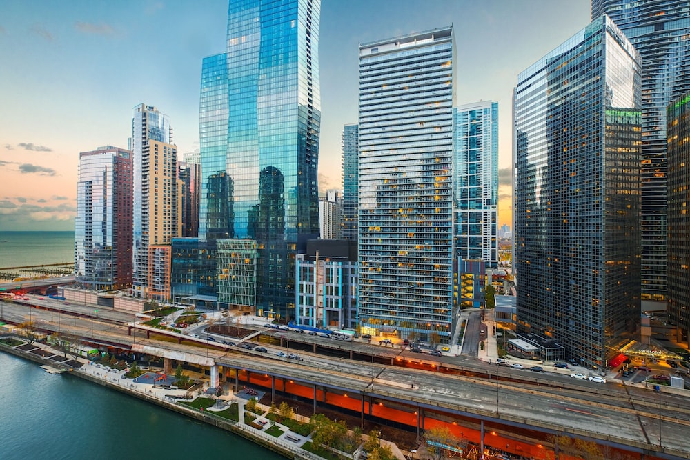 Sheraton Grand Chicago Riverwalk — Hotel building in Chicago, Illinois