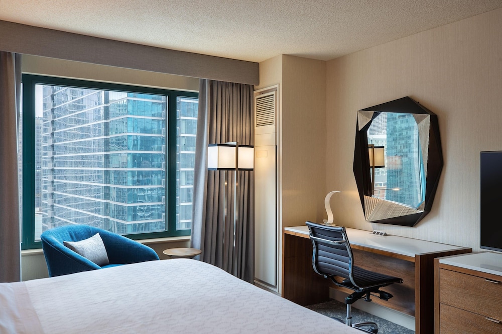 Sheraton Grand Chicago Riverwalk — Hotel rooms in Chicago, Illinois