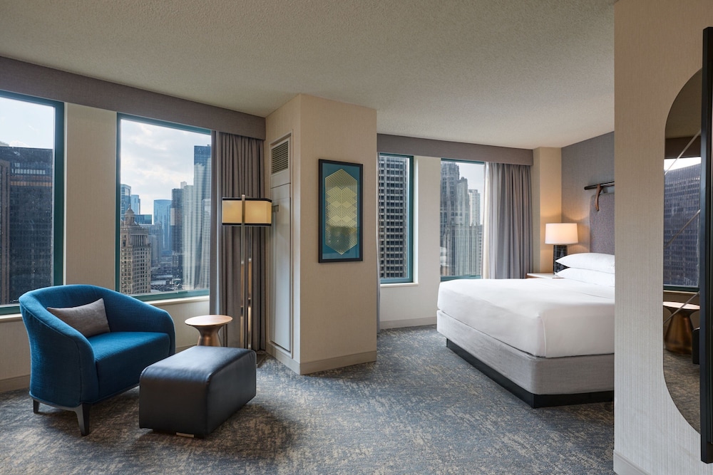 Sheraton Grand Chicago Riverwalk — Hotel rooms in Chicago, Illinois