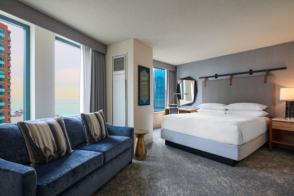 Sheraton Grand Chicago Riverwalk — Hotel rooms in Chicago, Illinois