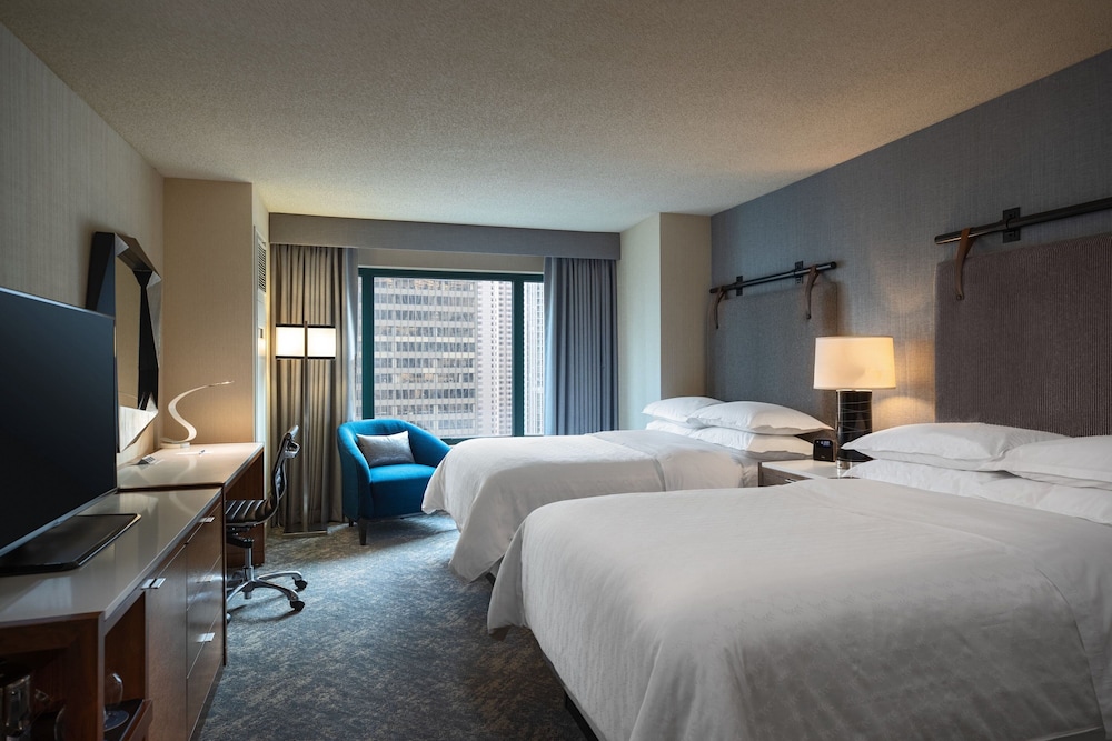 Sheraton Grand Chicago Riverwalk — Hotel rooms in Chicago, Illinois