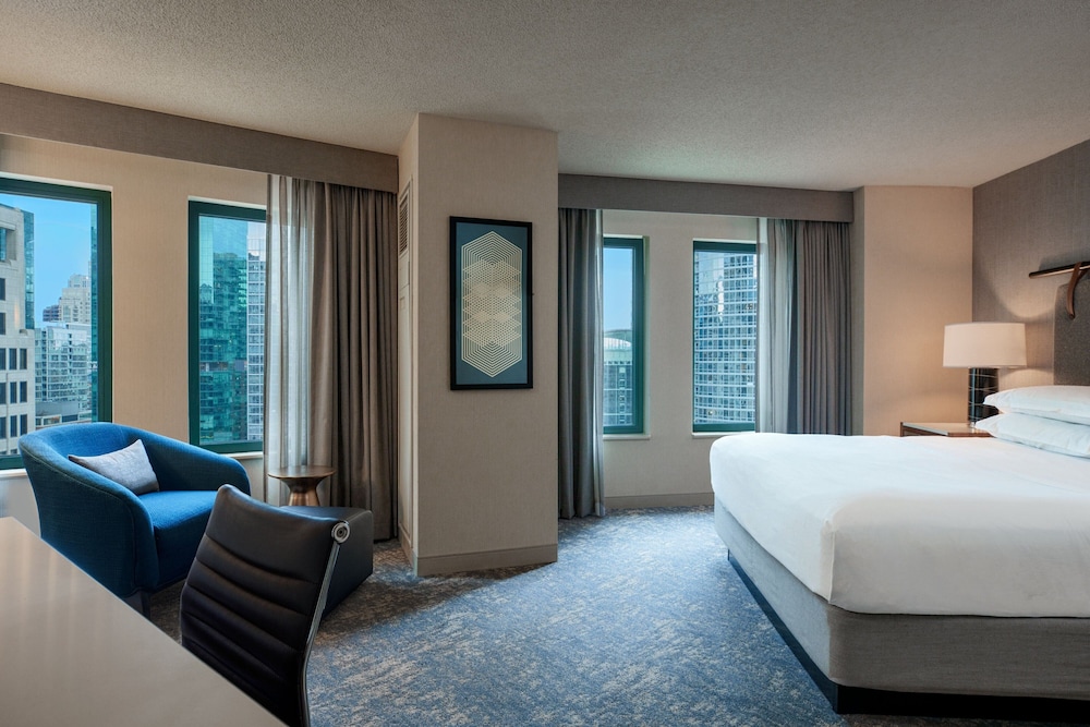 Sheraton Grand Chicago Riverwalk — Hotel rooms in Chicago, Illinois
