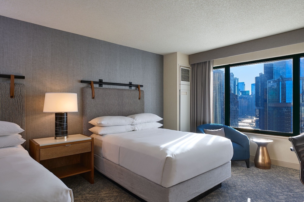Sheraton Grand Chicago Riverwalk — Hotel rooms in Chicago, Illinois