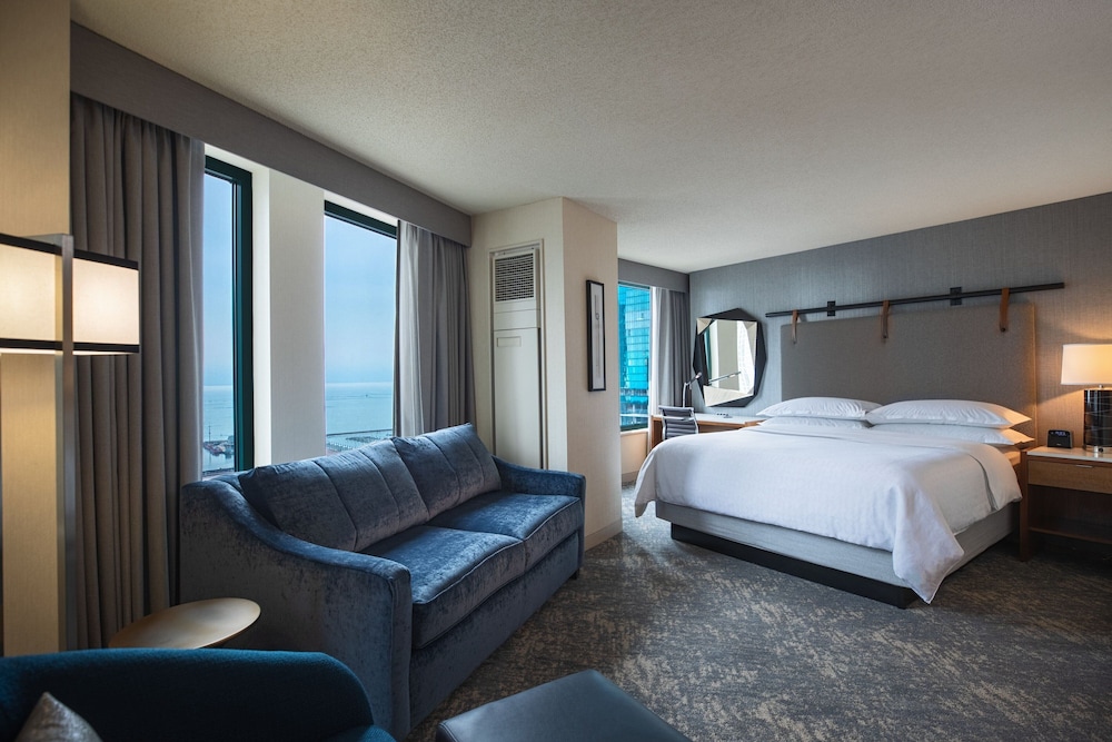 Sheraton Grand Chicago Riverwalk — Hotel rooms in Chicago, Illinois