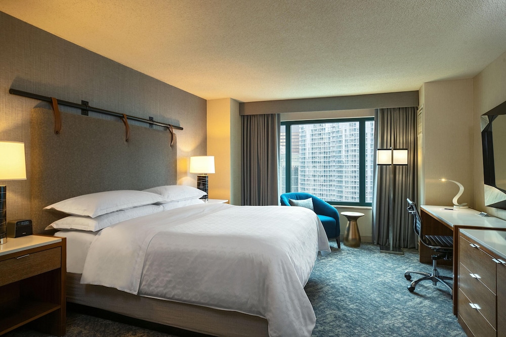Sheraton Grand Chicago Riverwalk — Hotel rooms in Chicago, Illinois