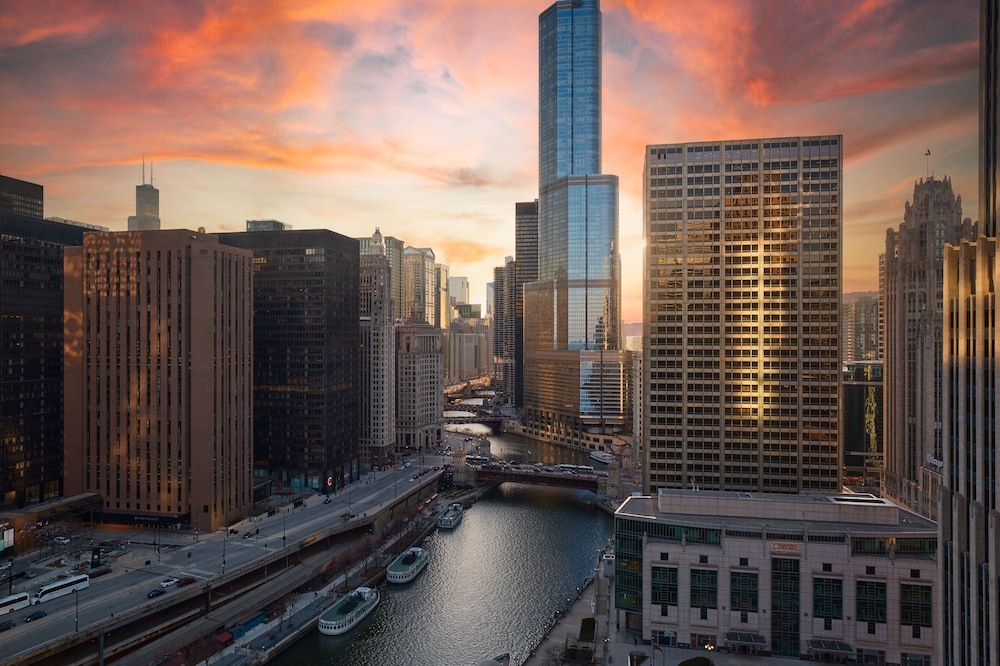 Sheraton Grand Chicago Riverwalk — Attractions in the area in Chicago, Illinois