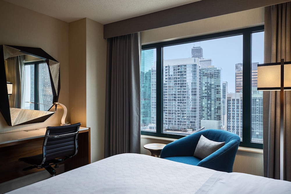 Sheraton Grand Chicago Riverwalk — Hotel rooms in Chicago, Illinois