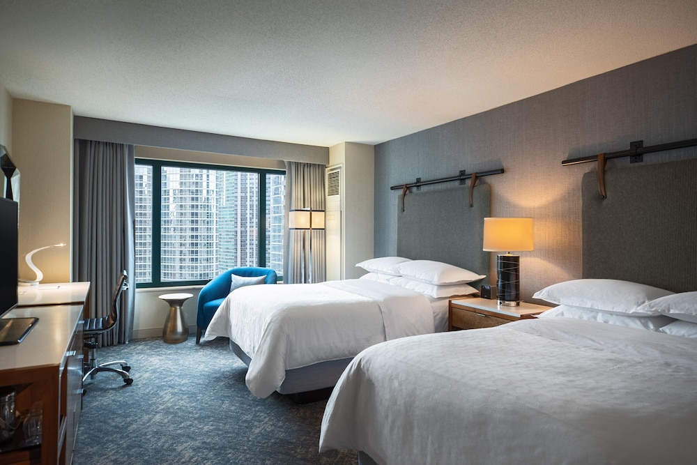 Sheraton Grand Chicago Riverwalk — Hotel rooms in Chicago, Illinois