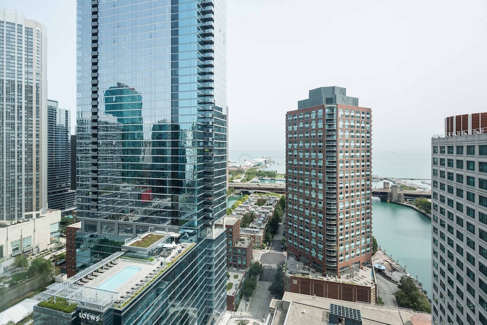 Sheraton Grand Chicago Riverwalk — Hotel building in Chicago, Illinois