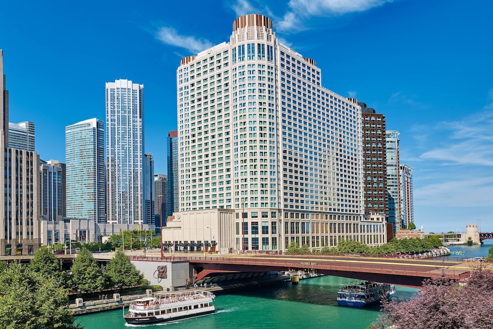 Sheraton Grand Chicago Riverwalk — Hotel building in Chicago, Illinois