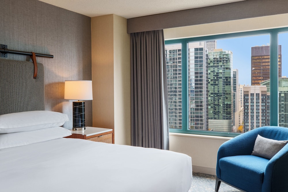 Sheraton Grand Chicago Riverwalk — Hotel rooms in Chicago, Illinois