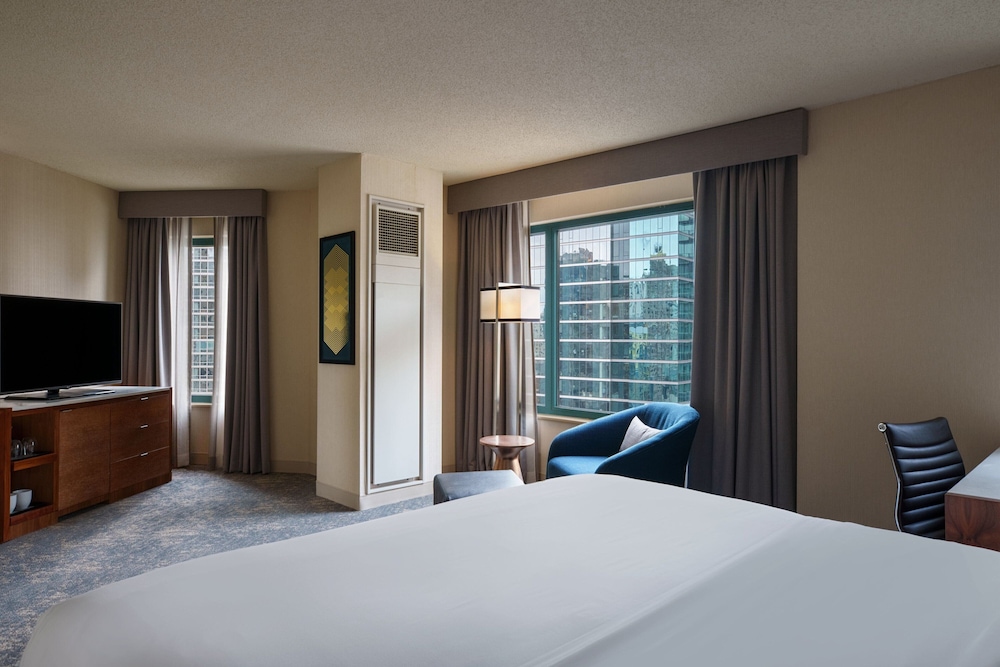 Sheraton Grand Chicago Riverwalk — Hotel rooms in Chicago, Illinois
