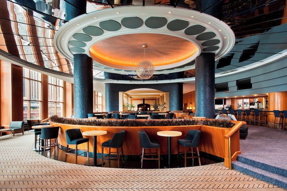 Sheraton Grand Chicago Riverwalk — Restaurant & bars in Chicago, Illinois