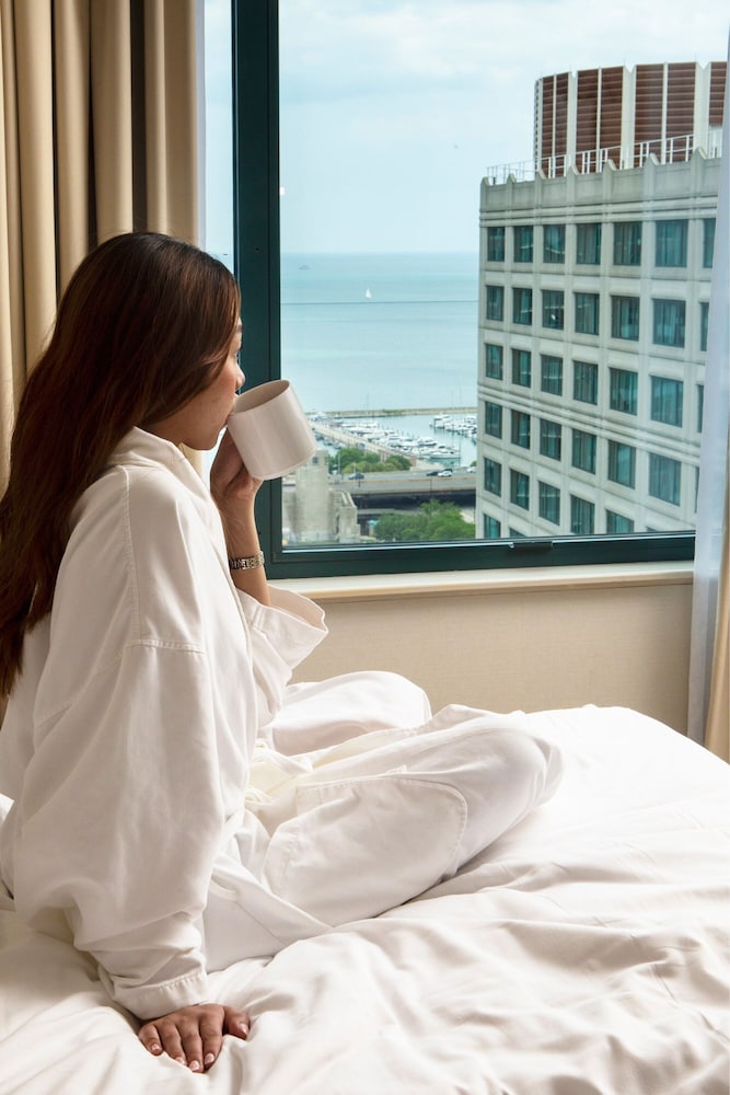 Sheraton Grand Chicago Riverwalk — Hotel rooms in Chicago, Illinois