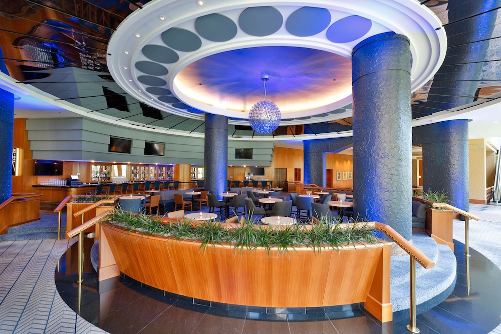 Sheraton Grand Chicago Riverwalk — Restaurant & bars in Chicago, Illinois