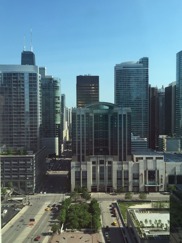 Sheraton Grand Chicago Riverwalk — Hotel building in Chicago, Illinois