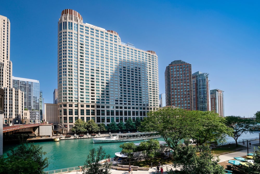 Sheraton Grand Chicago Riverwalk — Hotel building in Chicago, Illinois