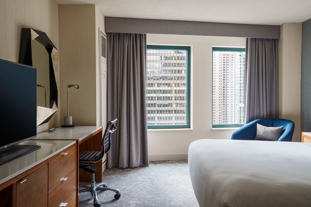 Sheraton Grand Chicago Riverwalk — Hotel rooms in Chicago, Illinois