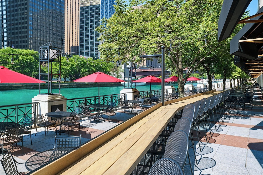 Sheraton Grand Chicago Riverwalk — Restaurant & bars in Chicago, Illinois