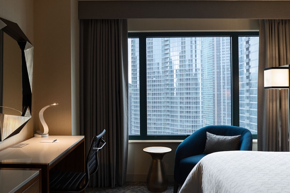 Sheraton Grand Chicago Riverwalk — Hotel rooms in Chicago, Illinois