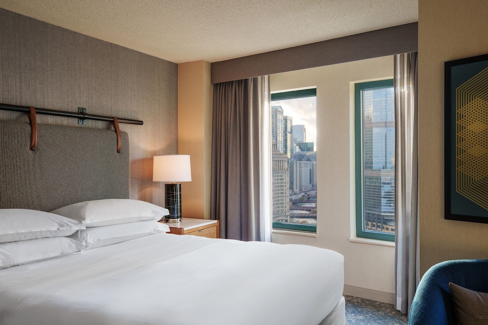 Sheraton Grand Chicago Riverwalk — Hotel rooms in Chicago, Illinois