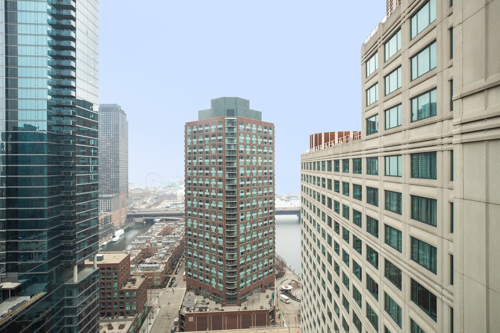 Sheraton Grand Chicago Riverwalk — Hotel building in Chicago, Illinois