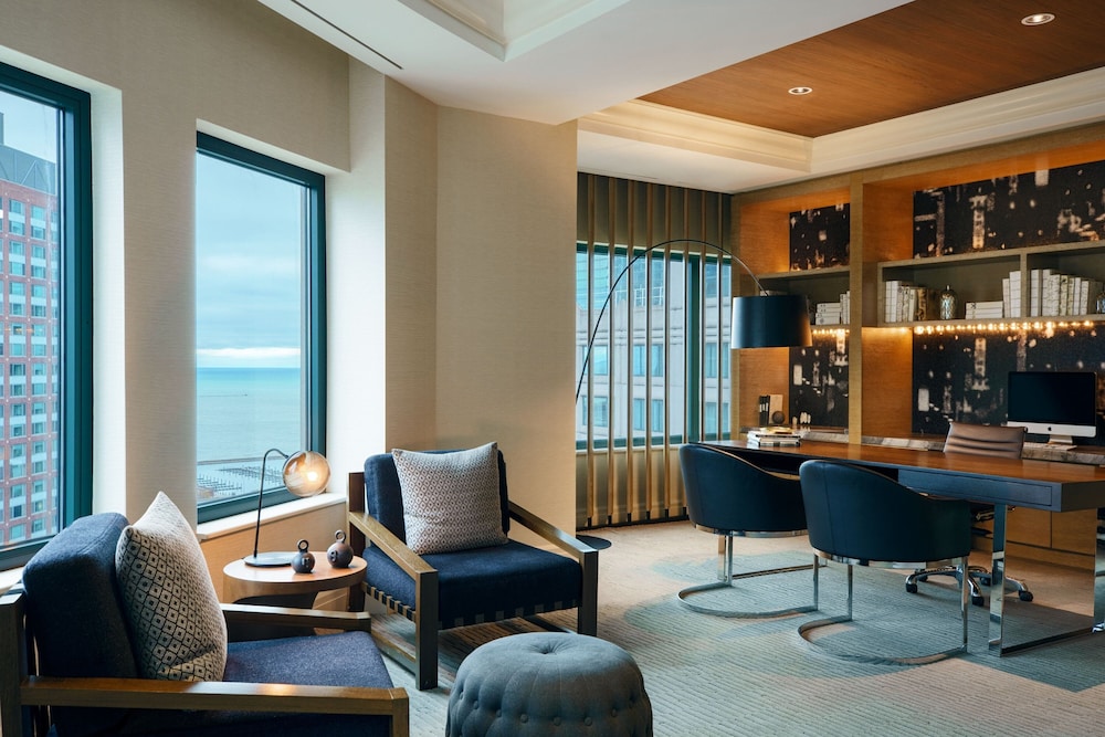 Sheraton Grand Chicago Riverwalk — Hotel rooms in Chicago, Illinois