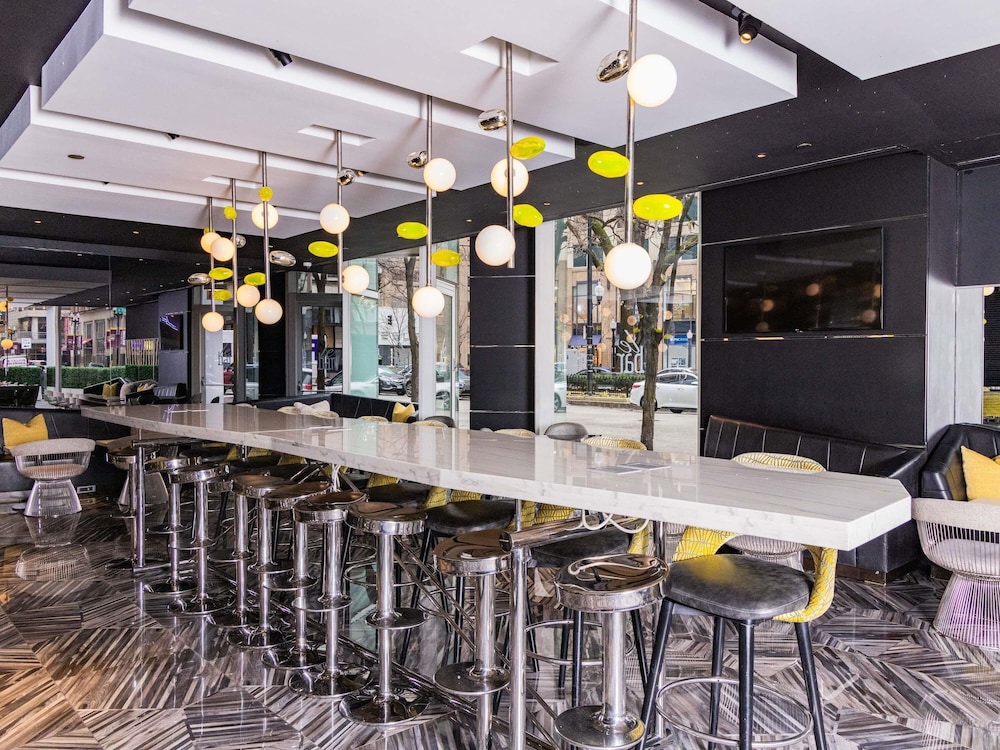 Sofitel Chicago Magnificent Mile — Restaurant & bars in Chicago, Illinois