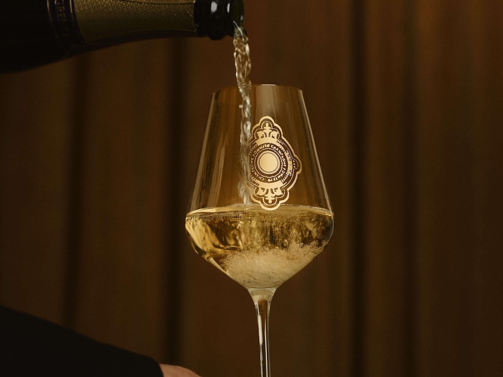Sofitel Chicago Magnificent Mile — Restaurant & bars in Chicago, Illinois