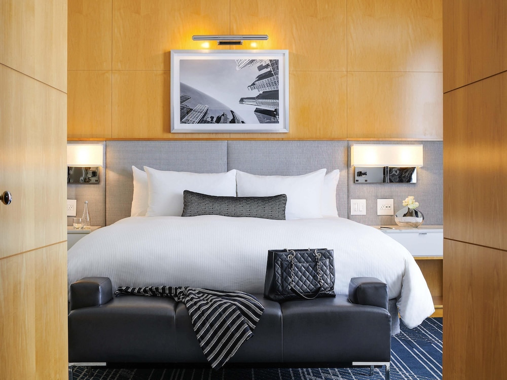 Sofitel Chicago Magnificent Mile — Hotel rooms in Chicago, Illinois