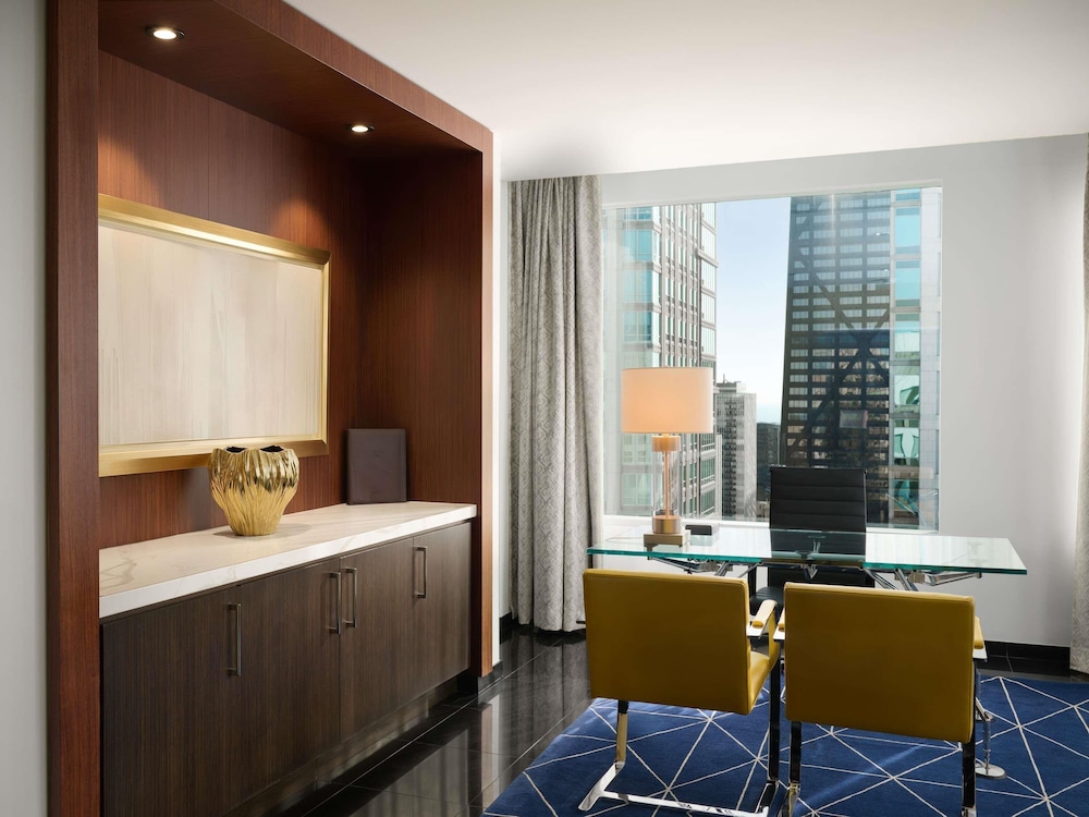 Sofitel Chicago Magnificent Mile — Hotel rooms in Chicago, Illinois