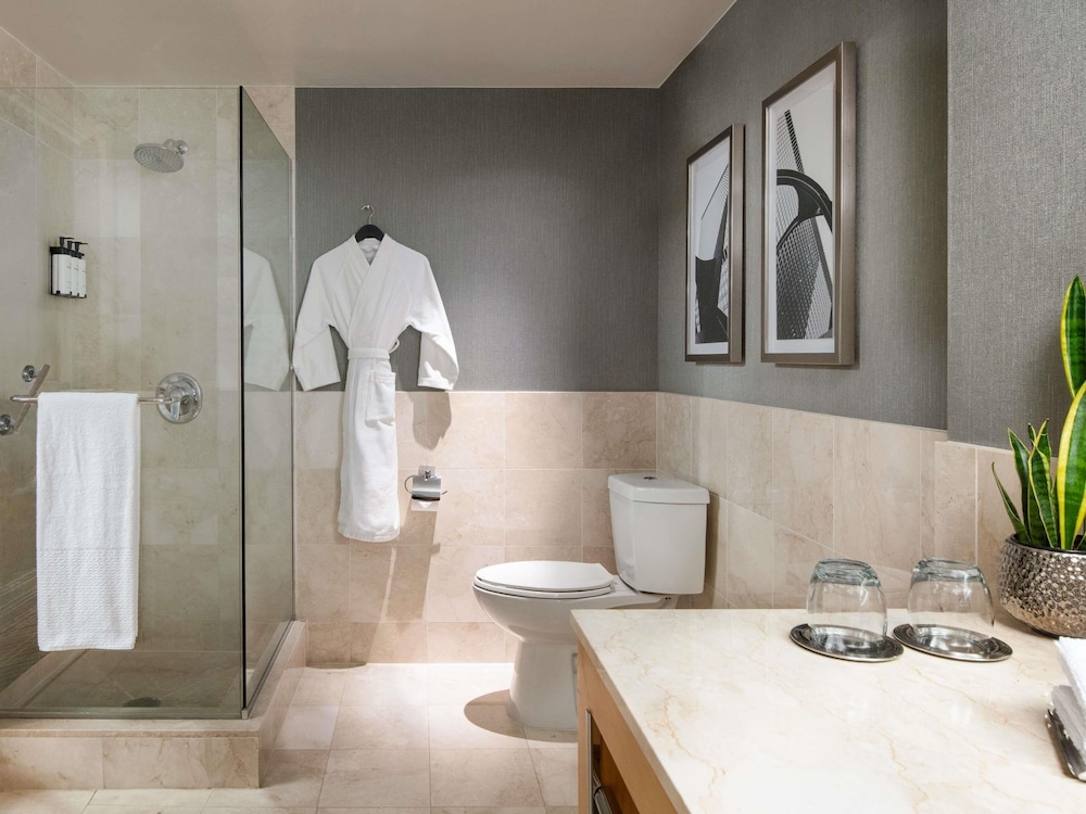 Sofitel Chicago Magnificent Mile — Hotel rooms in Chicago, Illinois