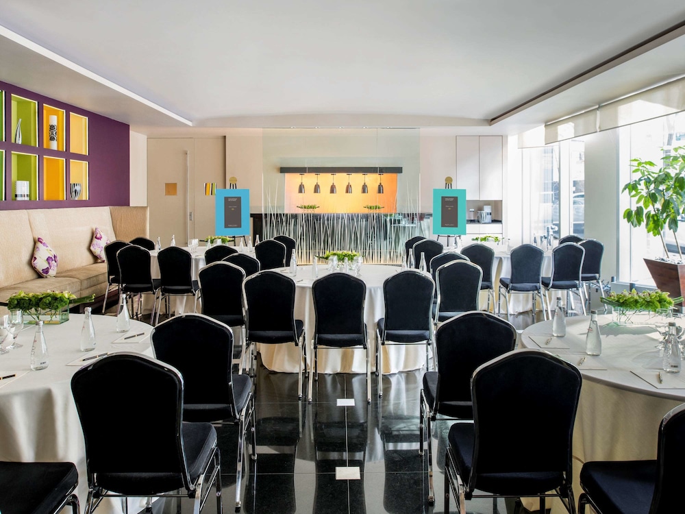 Sofitel Chicago Magnificent Mile — Restaurant & bars in Chicago, Illinois