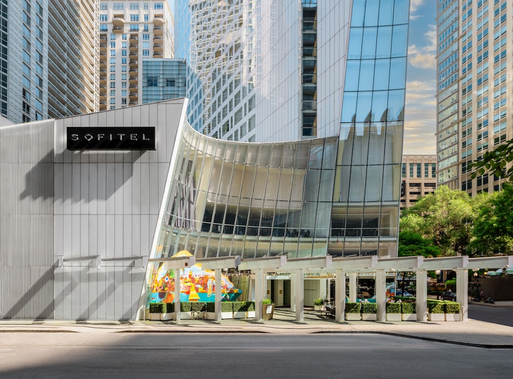 Sofitel Chicago Magnificent Mile — Hotel building in Chicago, Illinois