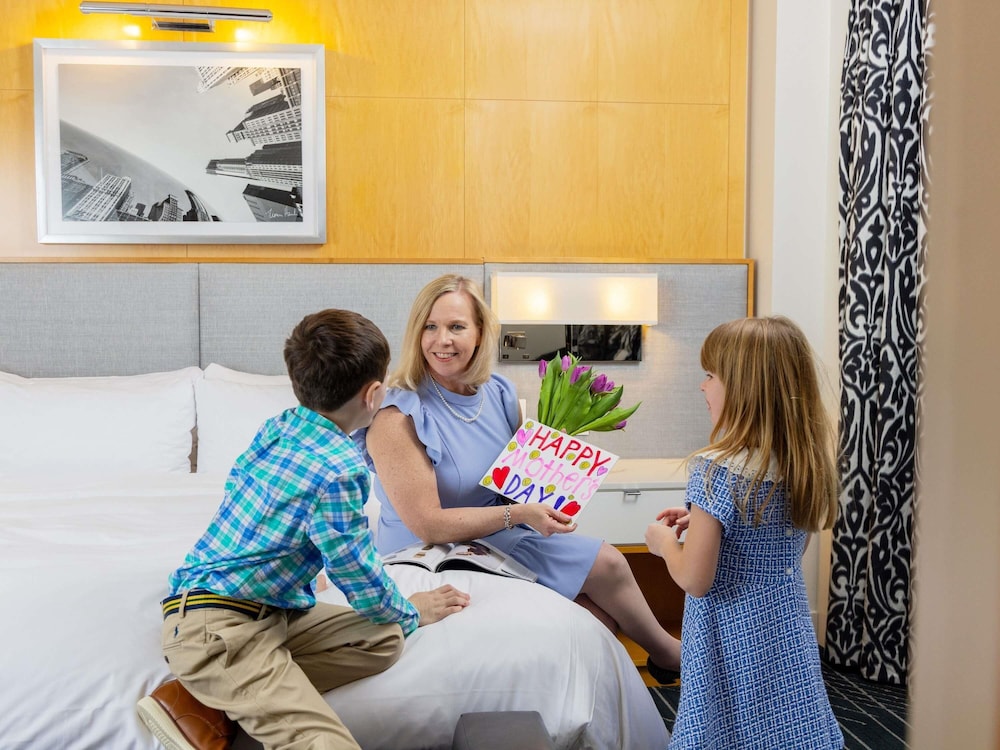 Sofitel Chicago Magnificent Mile — Hotel rooms in Chicago, Illinois