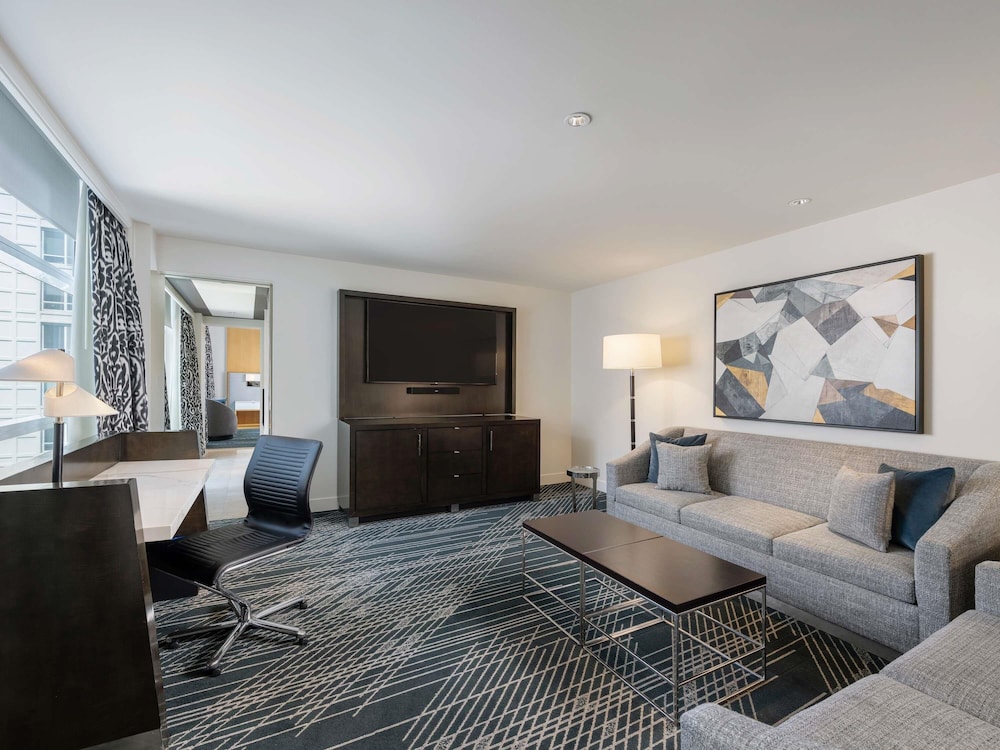 Sofitel Chicago Magnificent Mile — Hotel rooms in Chicago, Illinois