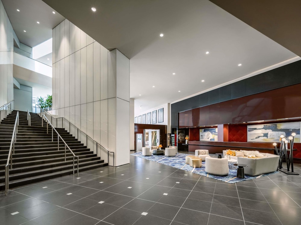 Sofitel Chicago Magnificent Mile — Hotel building in Chicago, Illinois