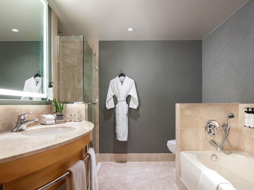 Sofitel Chicago Magnificent Mile — Hotel rooms in Chicago, Illinois