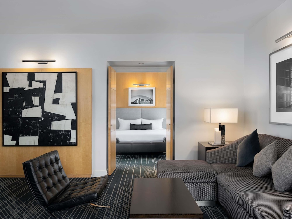 Sofitel Chicago Magnificent Mile — Hotel rooms in Chicago, Illinois