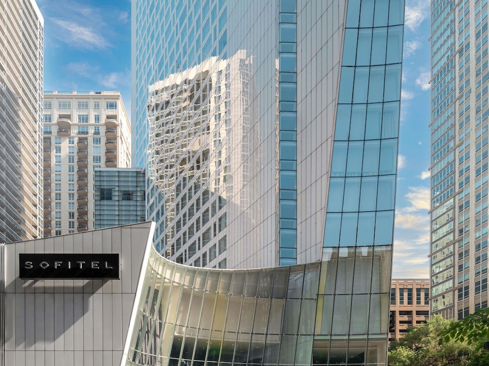 Sofitel Chicago Magnificent Mile — Hotel building in Chicago, Illinois