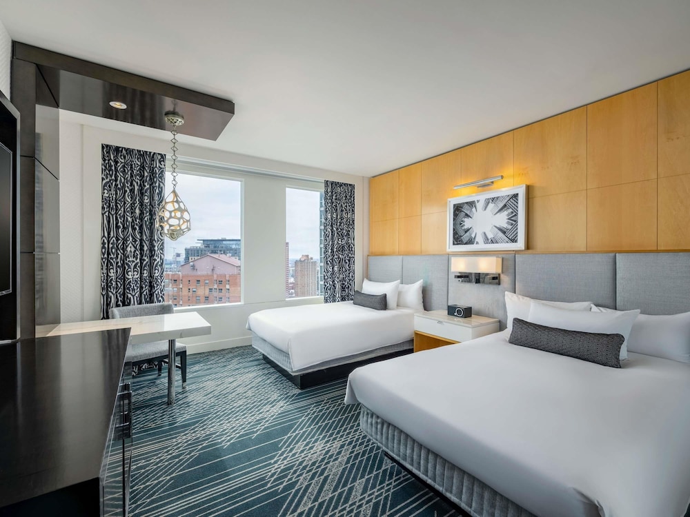 Sofitel Chicago Magnificent Mile — Hotel rooms in Chicago, Illinois