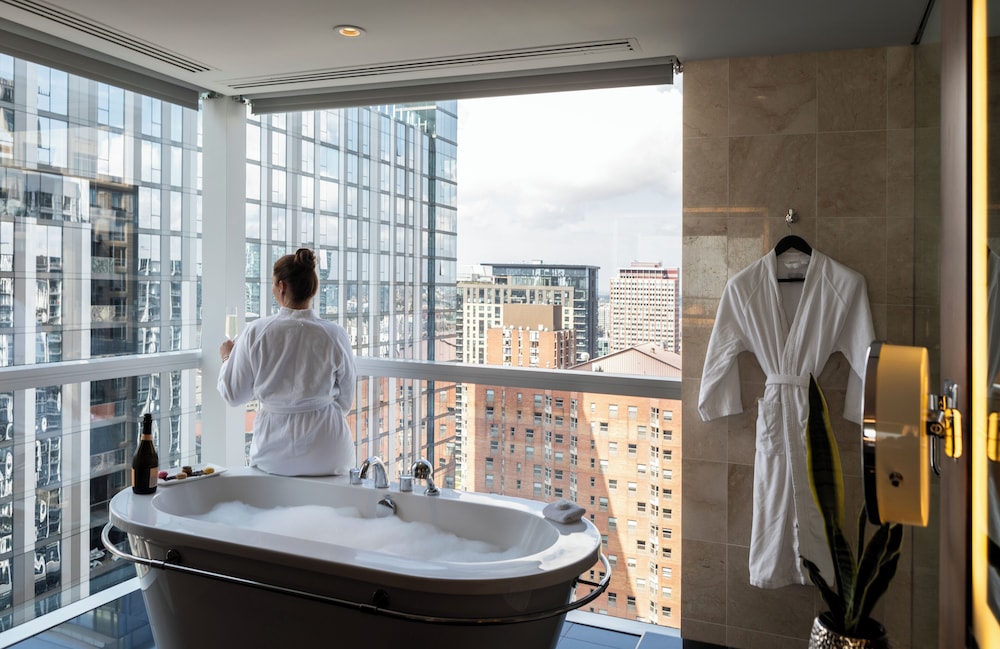 Sofitel Chicago Magnificent Mile — Hotel rooms in Chicago, Illinois