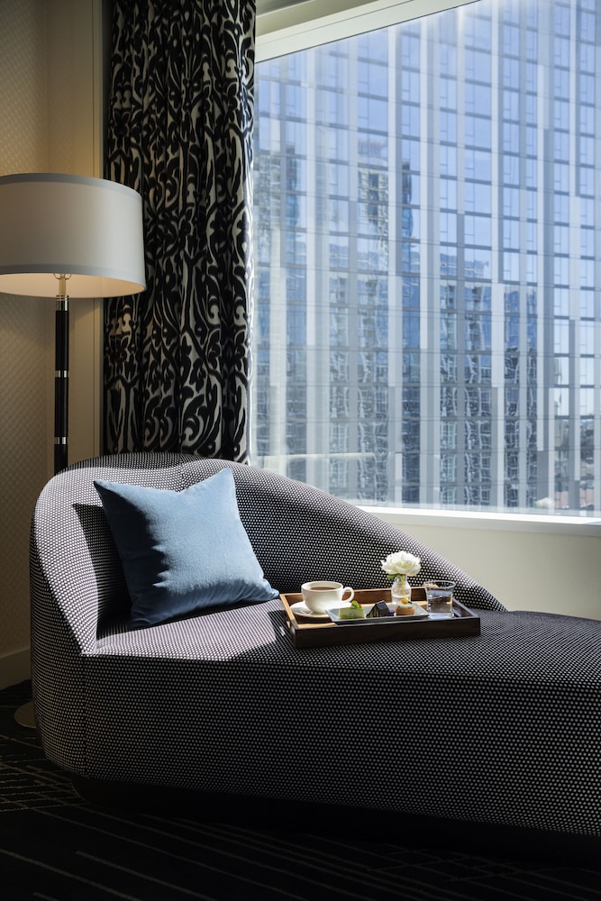Sofitel Chicago Magnificent Mile — Hotel rooms in Chicago, Illinois