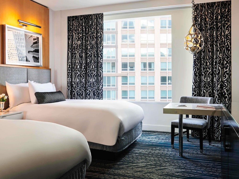 Sofitel Chicago Magnificent Mile — Hotel rooms in Chicago, Illinois