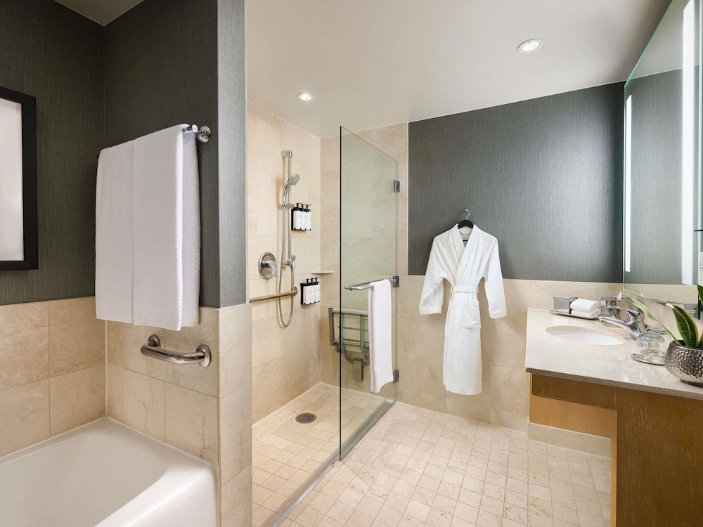 Sofitel Chicago Magnificent Mile — Hotel rooms in Chicago, Illinois