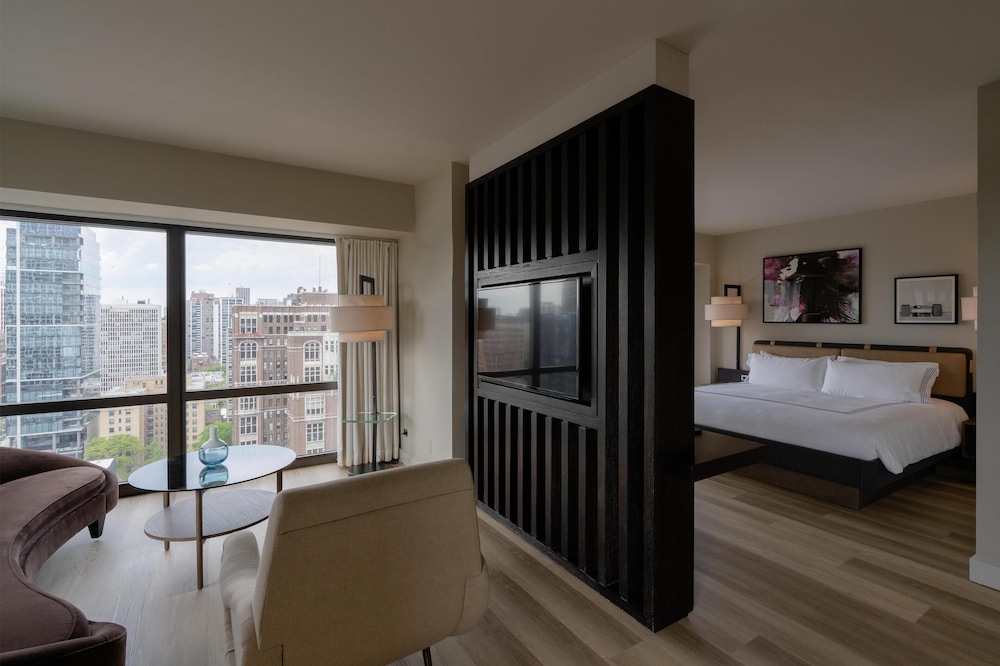 Thompson Chicago, by Hyatt — Hotel rooms in Chicago, Illinois