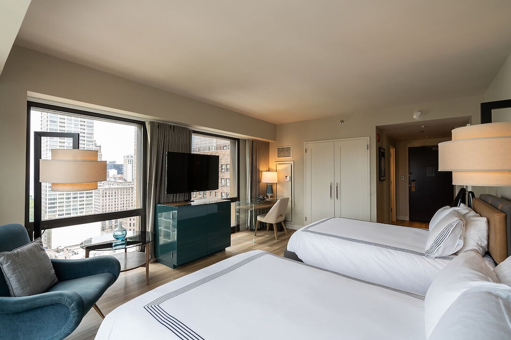 Thompson Chicago, by Hyatt — Hotel rooms in Chicago, Illinois