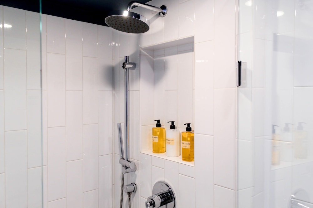 Thompson Chicago, by Hyatt — Hotel rooms in Chicago, Illinois